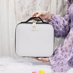 Charger l'image dans la galerie, Trousse de maquillage de voyage avec miroir lumineux LED – Luminosité et rangement réglables
